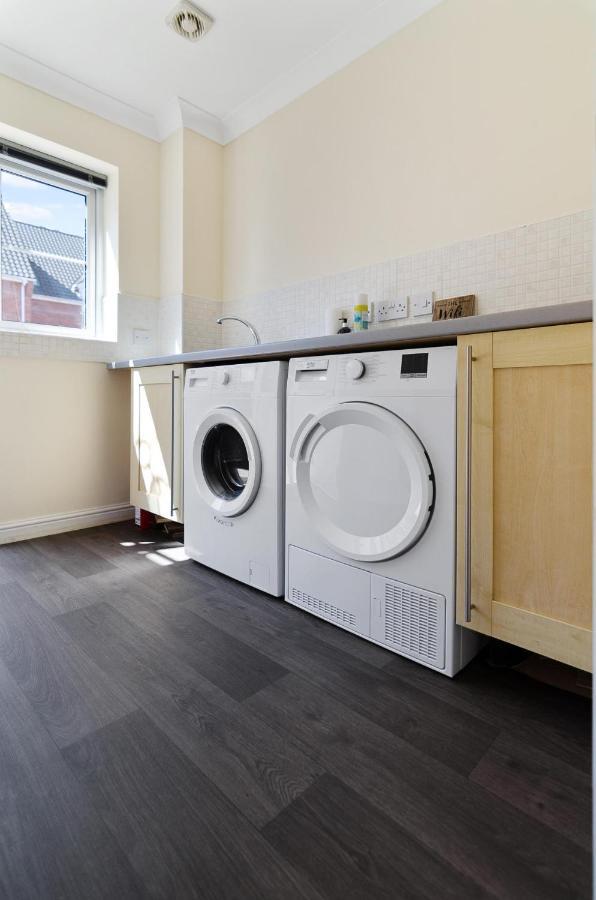 4Br Townhouse Wbalcony Free Parking Fast Wi-Fi Βίλα Νόργουιτς Εξωτερικό φωτογραφία